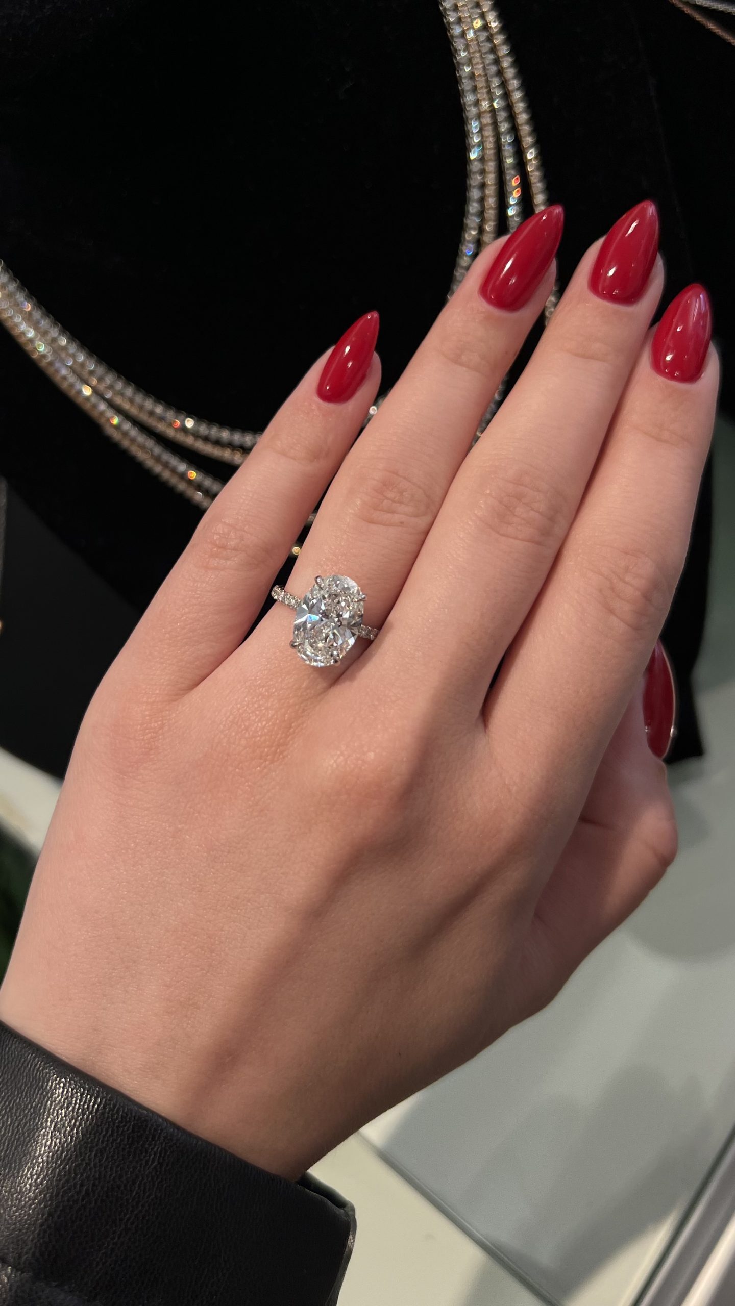 טבלת אובל עם יהלומים עגולים- עמודה 4